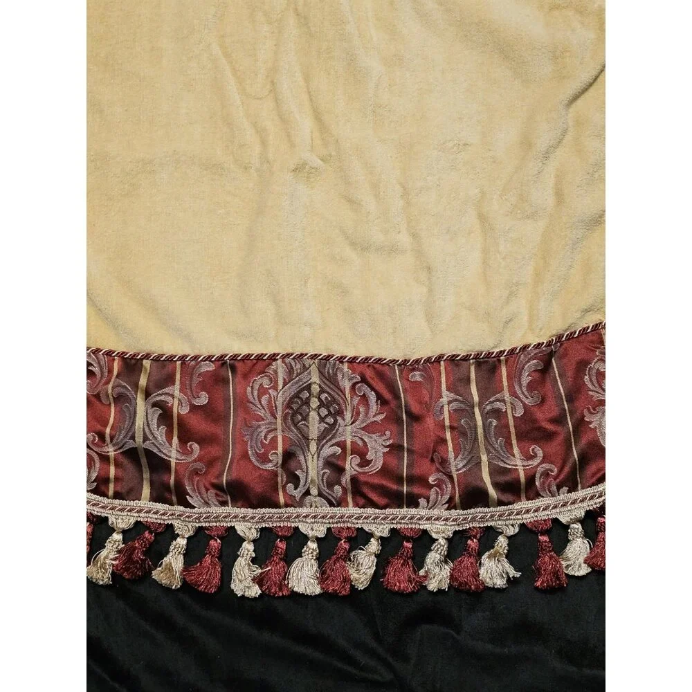 Croscill Elegant Burgundy And Gold Tasseled Bath Towel 48x25